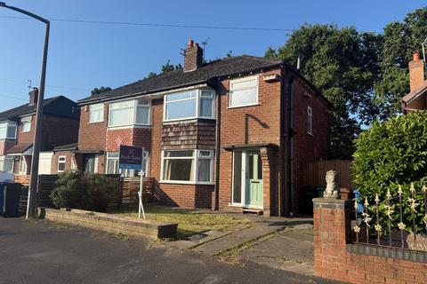 3 bed property, in Arundel Road, £365,000