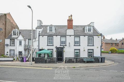 6 bed property, in Wharf Street, £225,000