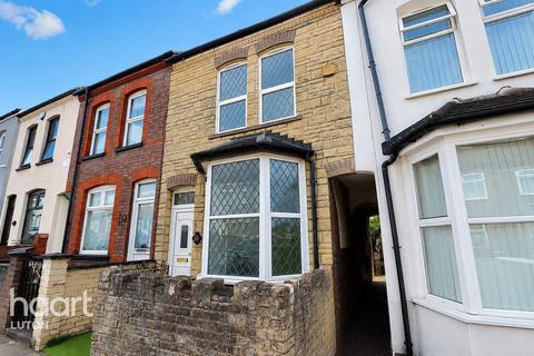 2 bed property, in Dane Road, £265,000