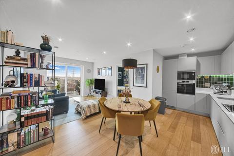 2 bed property, in Hale, £535,000