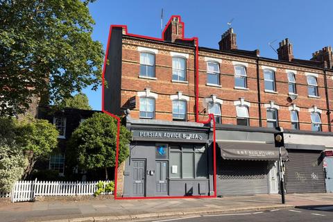 2 bed property, in 54 Hendon Lane, £775,000