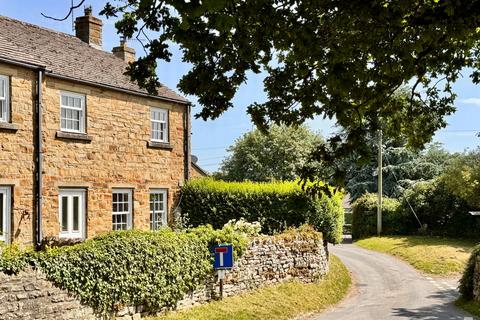 3 bed property, in 11 Church Close, £255,000