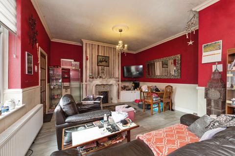 3 bed property, in Union Street, £105,000