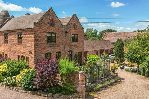 4 bed property, in 2 Leigh Court Barns, £725,000