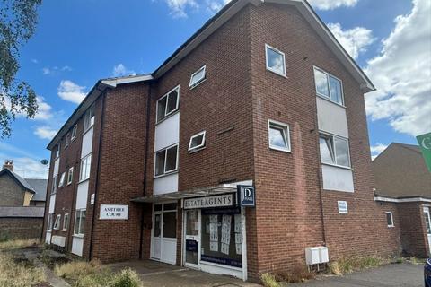 3 bed property, in 15 Ash Tree Court, £100,000