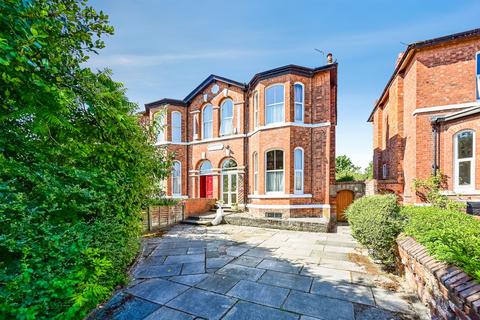 4 bed property, in Leyland Road, £425,000