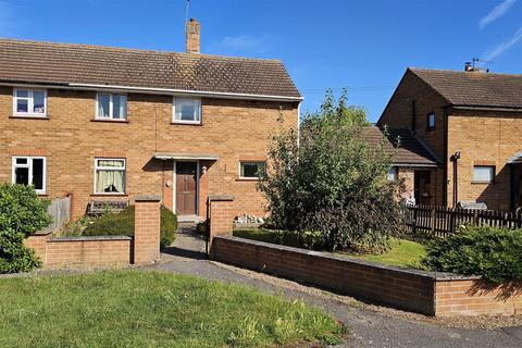 3 bed property, in Abbey Close, £190,000