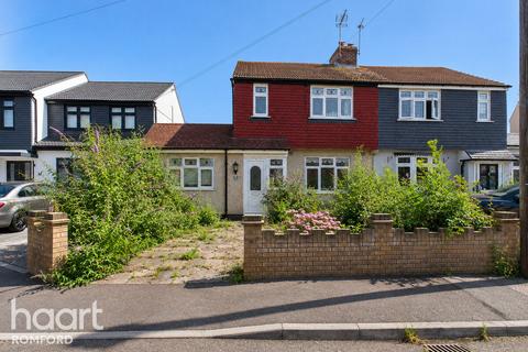 4 bed property, in Hamilton Avenue, £525,000