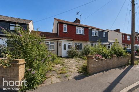 4 bed property, in Hamilton Avenue, £525,000