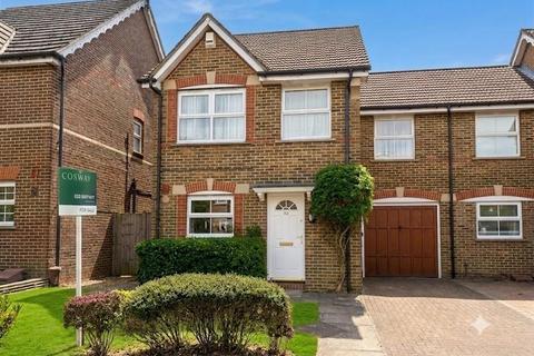 4 bed property, in Colenso Drive, £745,000