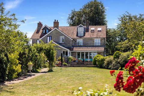 5 bed property, in Higher Brooks, £675,000