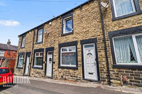 2 bed property, in Crompton Avenue, £140,000