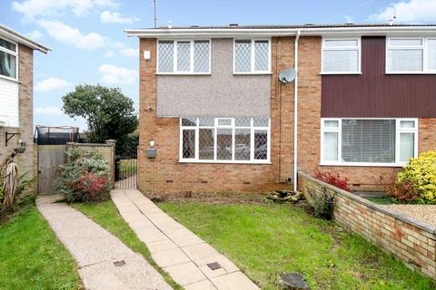3 bed property, in Severn Court, £210,000