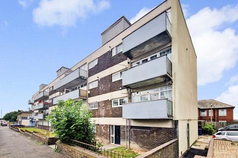 2 bed property, in Moorside Court, £50,000