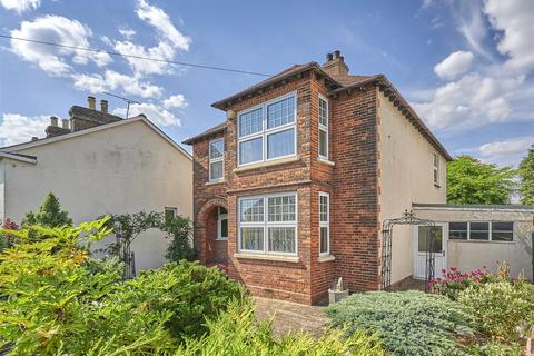 3 bed property, in Dunmow Road, £600,000