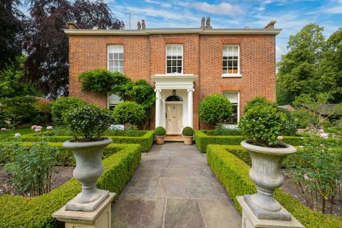 6 bed property, in Walton Road, £1,750,000