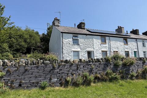 1 bed property, in Middle Street, £115,000