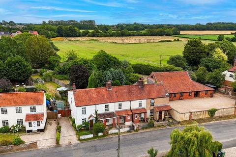 2 bed property, in The Cottages Welgate, £210,000