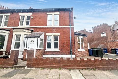 2 bed property, in Lansdowne Gardens, £165,000