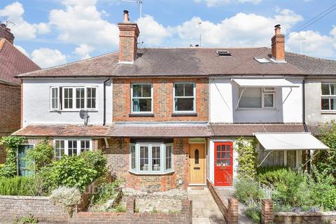 2 bed property, in Lawns Road, £475,000