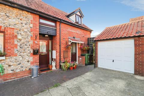 2 bed property, in Kemps Barns, £180,000