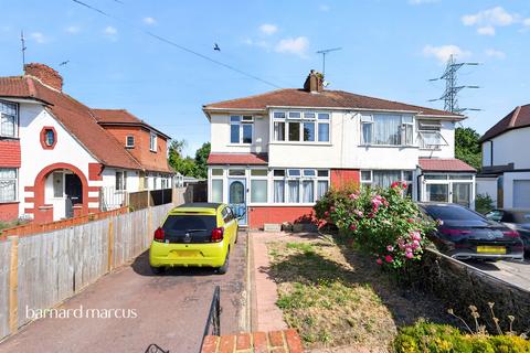 3 bed property, in Brockenhurst Avenue, £550,000
