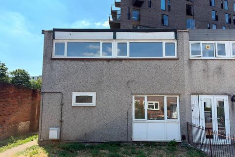 4 bed property, in 6 Aviary Close, £320,000