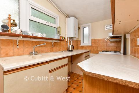 3 bed property, in Manor Lane, £390,000