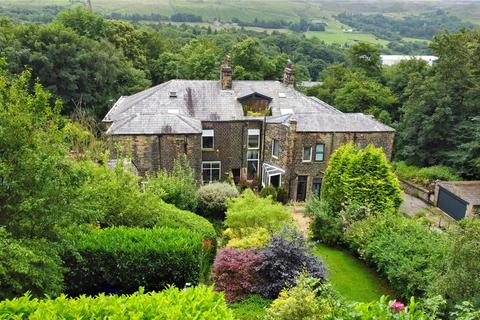 5 bed property, in Spring Mount, £400,000