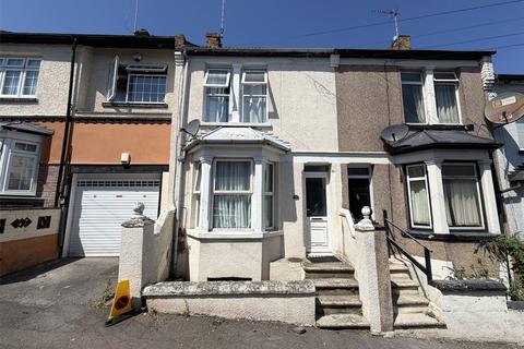 3 bed property, in Milner Road, £220,000