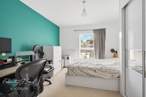 1 bed property, in Rolfe Terrace, £325,000