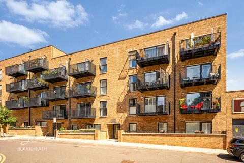 1 bed property, in Rolfe Terrace, £325,000