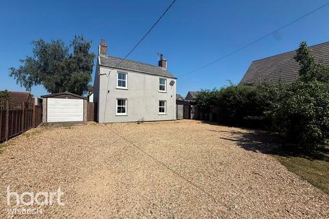 3 bed property, in High Road, £240,000