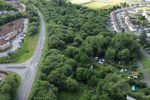 Land, in North side of A4093, £50,000