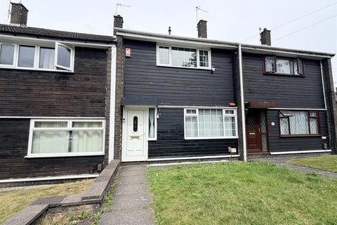 2 bed property, in Petersfield Road, £80,000