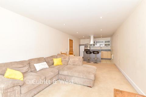 2 bed property, in St. Agnes Place, £250,000
