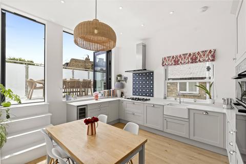 2 bed property, in Old York Road, £875,000