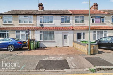 3 bed property, in Elstree Gardens, £400,000