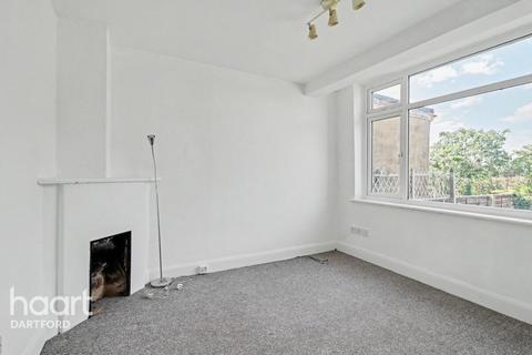 3 bed property, in Elstree Gardens, £400,000