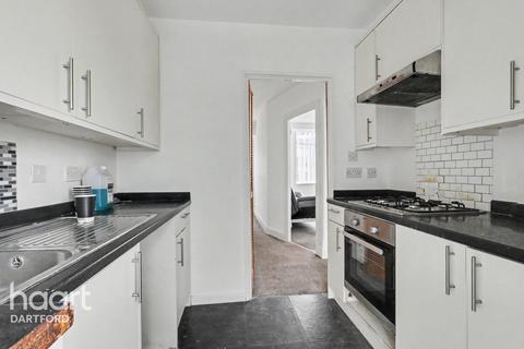 3 bed property, in Elstree Gardens, £400,000