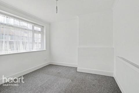 3 bed property, in Elstree Gardens, £400,000