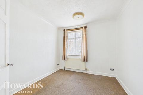 2 bed property, in Kimberley Road, £210,000