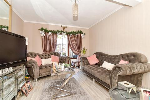 3 bed property, in Dorking Road, £550,000