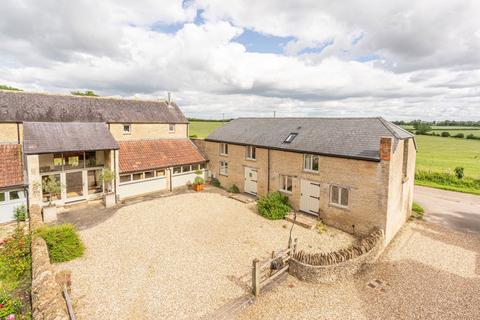 5 bed property, in East Foscote, £1,200,000