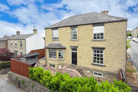 3 bed property, in Huddersfield Road, £395,000