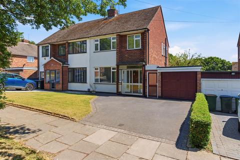3 bed property, in Monmouth Close, £270,000