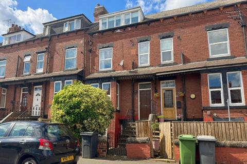 3 bed property, in 12 St Ives Grove, £65,000