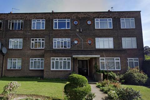 2 bed property, in London NW10, £210,000