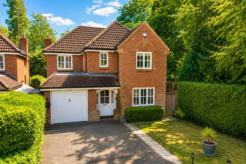 4 bed property, in Cedar Walk, £700,000