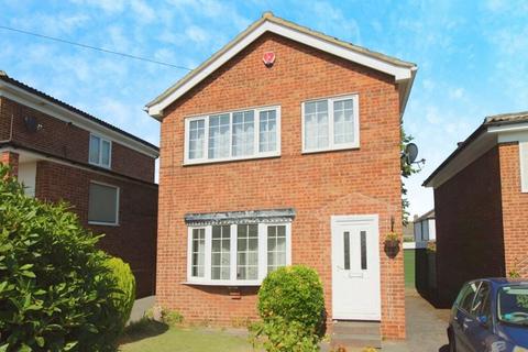 3 bed property, in Churchfield Croft, £260,000